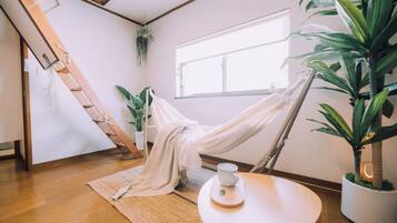 House, Non Smoking | Desk, iron/ironing board, bed sheets