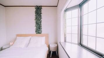 House, Non Smoking | Desk, iron/ironing board, bed sheets