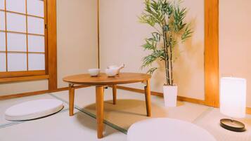 House, Non Smoking | Desk, iron/ironing board, bed sheets