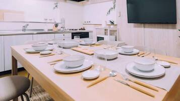 House, Non Smoking | Private kitchen | Full-size fridge, microwave, stovetop, highchair