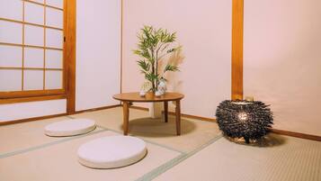 Hus - icke-rökare | Skrivbord, strykjärn/strykbräda och sängkläder