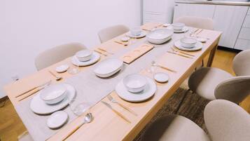 House, Non Smoking | Private kitchen | Full-sized fridge, microwave, stovetop, high chair