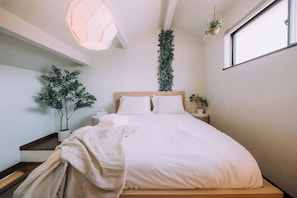 House, Non Smoking | Desk, iron/ironing board, bed sheets - Osaka Castle House, Sleeps 14, Pet OK · Parking (Osaka)