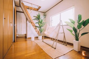 House, Non Smoking | Desk, iron/ironing board, bed sheets