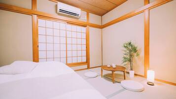 House, Non Smoking | Desk, iron/ironing board, bed sheets