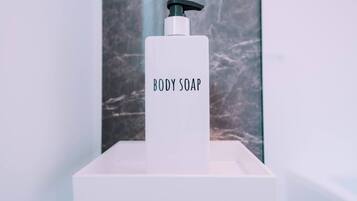 House, Non Smoking | Bathroom | Hair dryer, towels, soap, shampoo