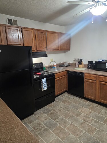 2-bedroom apartment in awesome West County with AC, Fitness Room and Laundry