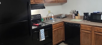 2-bedroom apartment in awesome West County with AC, Fitness Room and Laundry