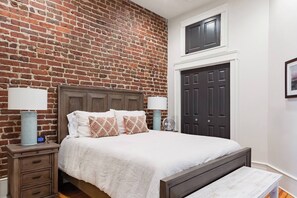 2 habitaciones, tabla de planchar con plancha, wifi y ropa de cama