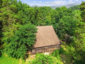 Exterior - 2BR home w/ BBQ grill & backyard (Luray)