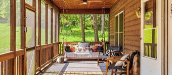 Screened Porch w/Swing, Fire Pit, Grill & Deck