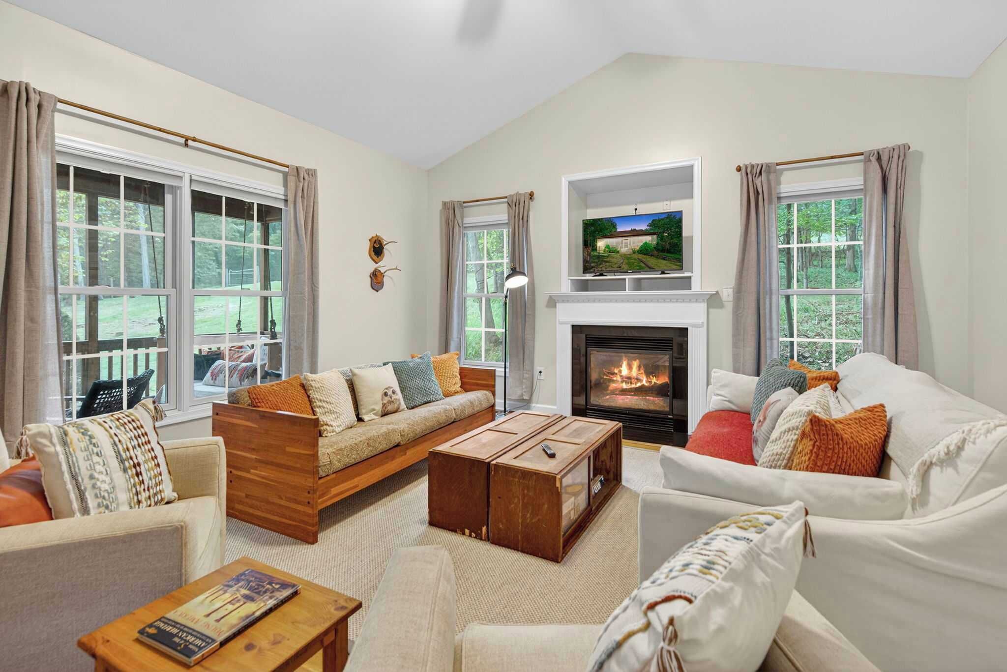 Televisie en een open haard