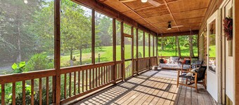 2BR home w/ BBQ grill & backyard