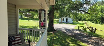 Charming farmhouse with AC in Boiling Springs