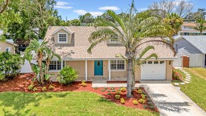 Exterior - Oasis49 | spacious 4-bedroom getaway with pool! (Tampa)