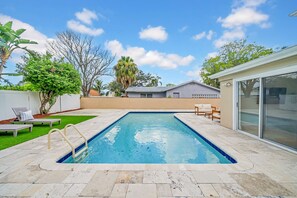 Pool - Oasis49 | spacious 4-bedroom getaway with pool! (Tampa)