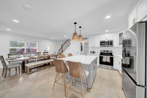 Dining - Oasis49 | spacious 4-bedroom getaway with pool! (Tampa)