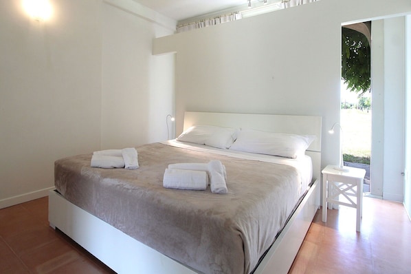 4 bedrooms, iron/ironing board, travel crib, free WiFi