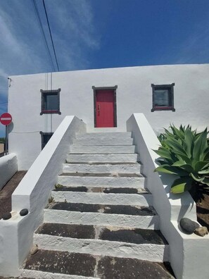 Exterior detail - Casa Violeta (Ponta Delgada)