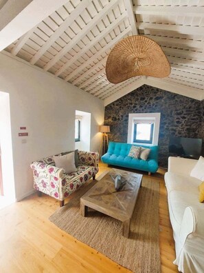 TV - Casa Violeta (Ponta Delgada)