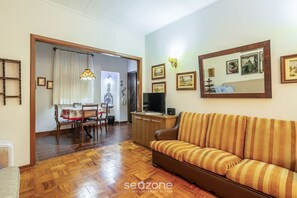 Basic Apartment | Living area
