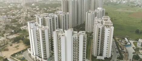 المنشأة من الخارج