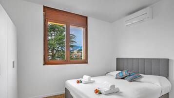 1 bedroom, laptop workspace, iron/ironing board, free WiFi