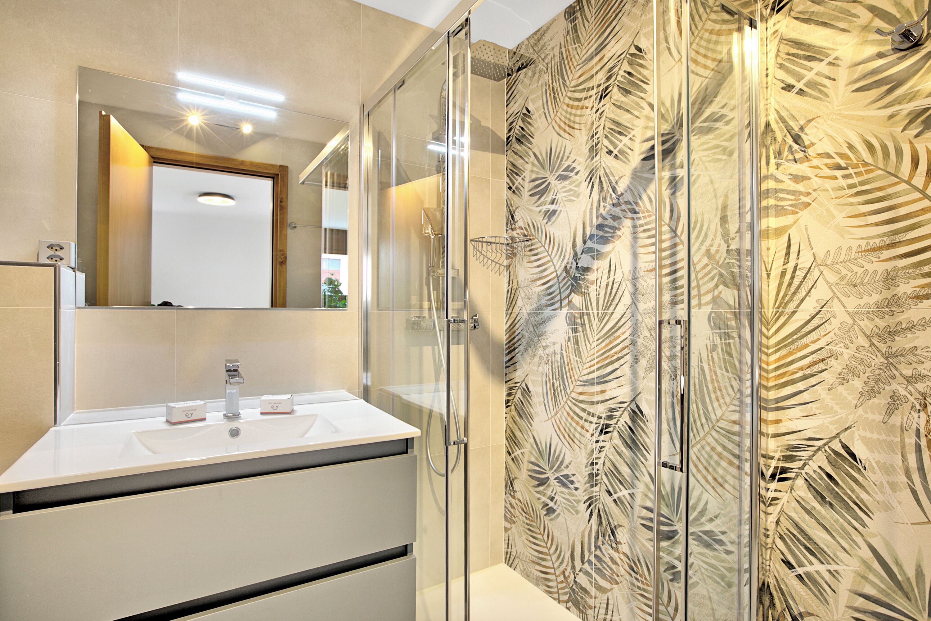 Căn hộ Tiêu chuẩn, nhiều phòng ngủ (Casa Collina) | Phòng tắm | Buồng tắm vòi sen, máy sấy tóc, khăn tắm, xà phòng 