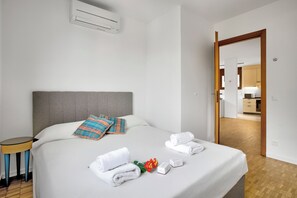 1 Schlafzimmer, laptopgeeigneter Arbeitsplatz, Bügeleisen/Bügelbrett