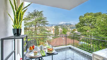 Apartemen Standar, beberapa kamar (Casa Collina) | Tempat makan outdoor