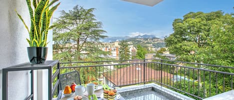 Standard Apartment, Multiple Bedrooms (Casa Collina) | Outdoor dining
