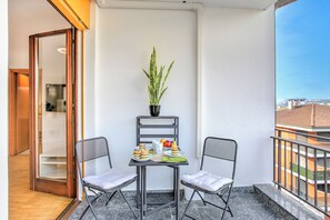 Standard Apartment, Multiple Bedrooms (Casa Collina) | Outdoor dining