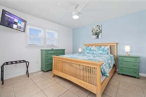 4 bedrooms, desk, iron/ironing board, travel cot - 5BR Channel Home w/ Heated Pool + Fire Pit (North Myrtle Beach)