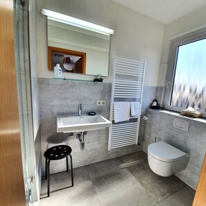 Hair dryer, towels, shampoo, toilet paper