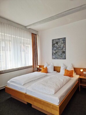 Comfort Double or Twin Room, Private Bathroom | Frette Italian sheets, premium bedding, desk, laptop workspace - City Hotel (Boeblingen)