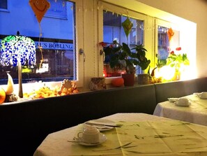 Daily continental breakfast for a fee - City Hotel (Boeblingen)
