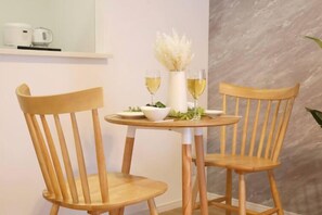 Comfort Apartment, Multiple Beds, Non Smoking, Balcony, 201 | In-room dining