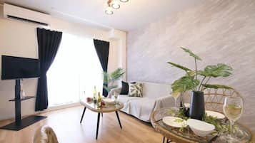 Apartemen Comfort, Beberapa Tempat Tidur, Bebas Asap Rokok, balkon (202) | Makan di kamar
