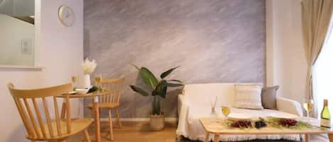 Comfort Apartment, Multiple Beds, Non Smoking, Balcony, 201 | In-room dining