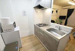 コンフォート アパートメント ベッド (複数台) 禁煙 バルコニー 202 | 専用キッチン | 冷蔵庫、電子レンジ、コンロ、調理器具と食器