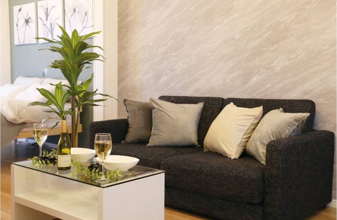 Apartamento conforto, várias camas, para não fumantes, sacada (203) | Opções para refeição no quarto