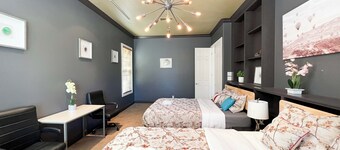 7BR Pool Home, Karaoke, Fire Pit, Parking, Group-Friendly