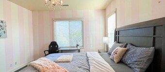 7BR Pool Home, Karaoke, Fire Pit, Parking, Group-Friendly