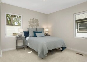 3 bedrooms, iron/ironing board, WiFi, bed sheets