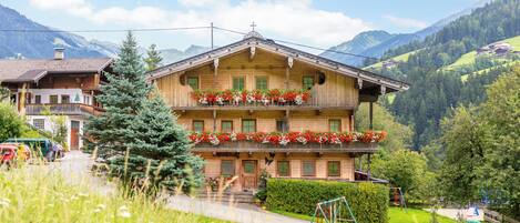 المنشأة من الخارج