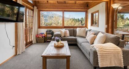 Cosy 3BR Alpine Chalet Near Queenstown – Family-Friendly & Minutes to Mountains