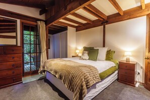 3 habitaciones, tabla de planchar con plancha y cuna de viaje 