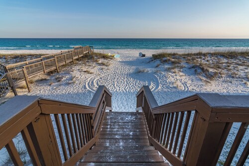 BEACH SERVICE INCLUDED! Newly Renovated Chateau La Mer II 702, Private Beach Access, Free Activities