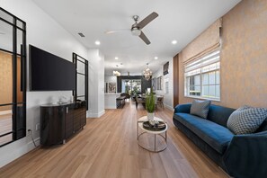 Smart TV - Homestead Elegance | 4 bed, 2 bath | Private Pool (Kissimmee)