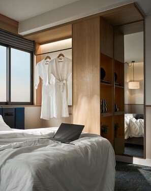 TWIN Standard Twin Room with Bathtub | Free WiFi - M Village Hotel Kim Ma (Ward Ba Dinh)